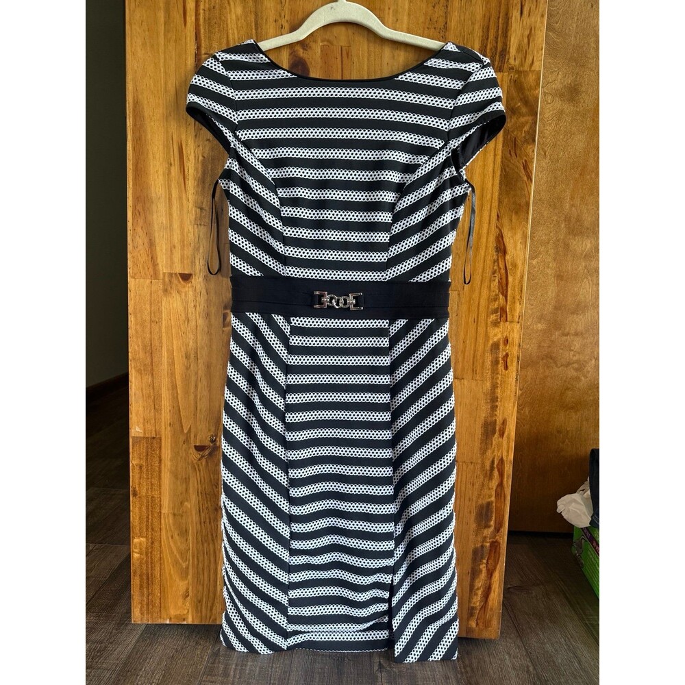 White House Black Market Cap Sleeve Sheath Dress Sz. 00 Black & White